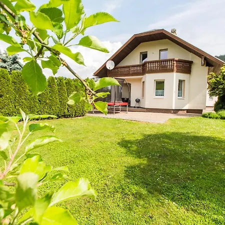 Orava Homestay *